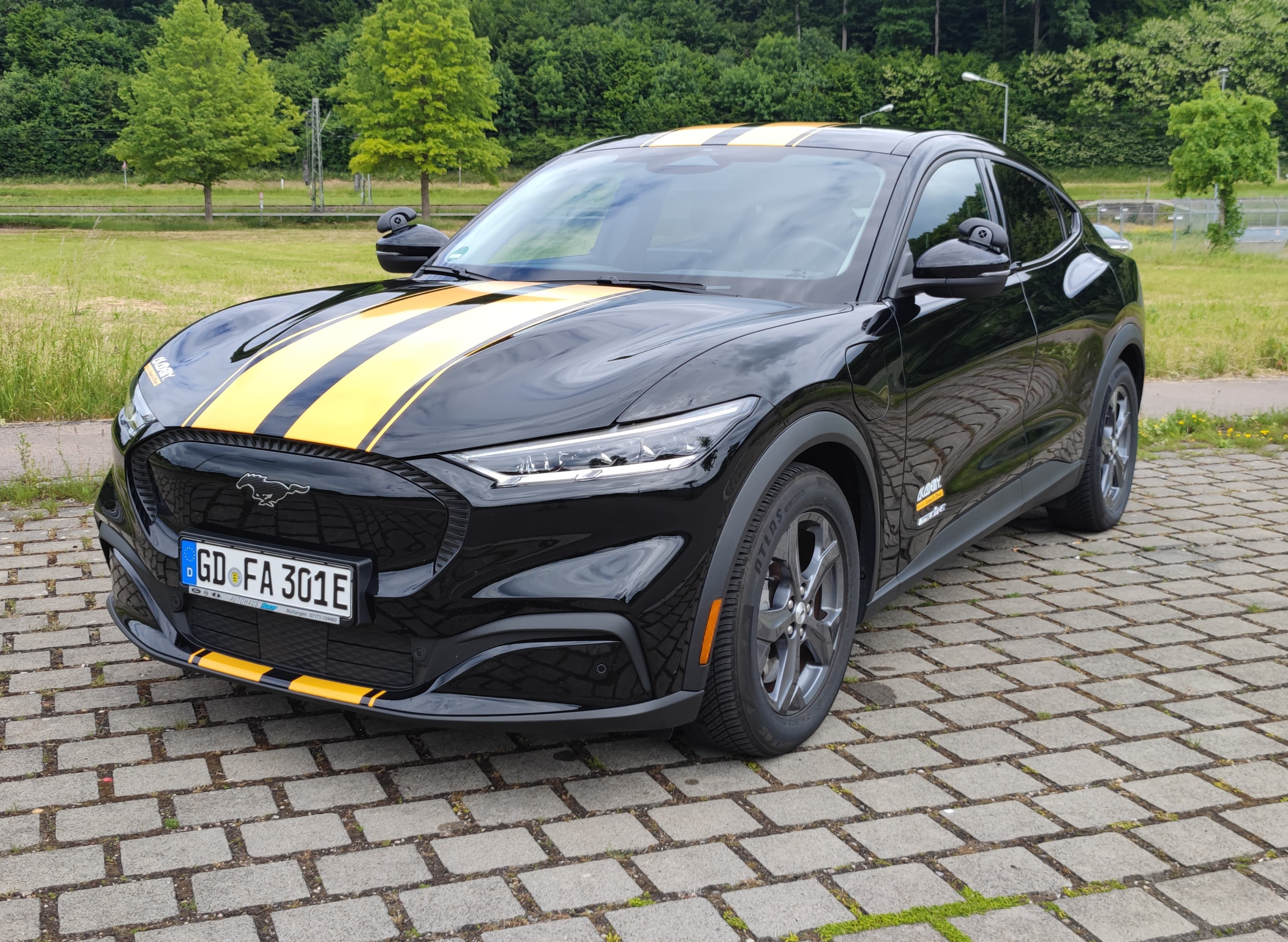 Ford Mustang Mach-E Schwarz